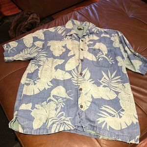 Tommy Bahama men’s shirt with real coconut buttons size medium men’s